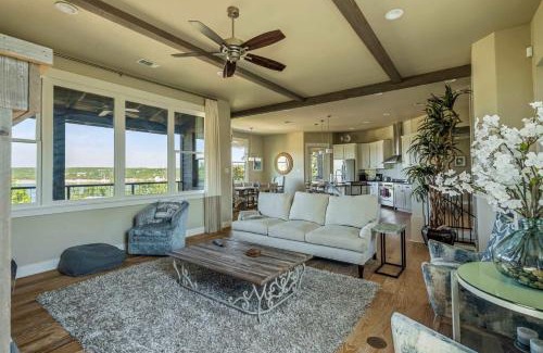Spicewood Villa | Lake Travis Retreat - 5BR with BBQ & Pickleball