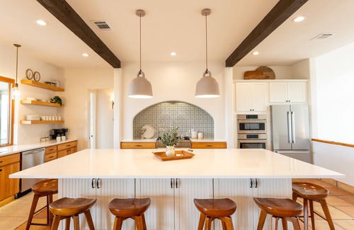 Lago Vista House | Unforgettable Getaway: Epic Pool & Spa for 12 Guests!