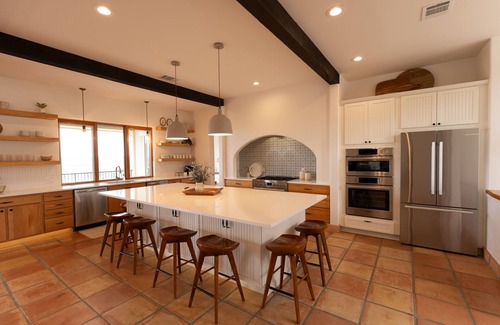 Lago Vista House | Unforgettable Getaway: Epic Pool & Spa for 12 Guests!