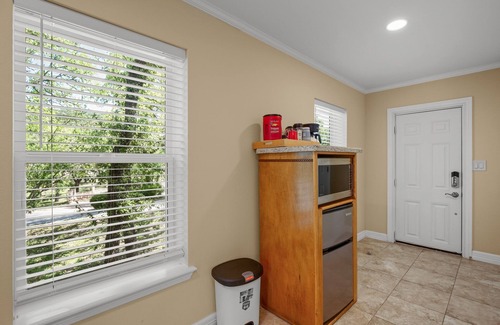 Volente Apartment | Cozy Lake Travis Studio with Pool & Breakfast Near Volente