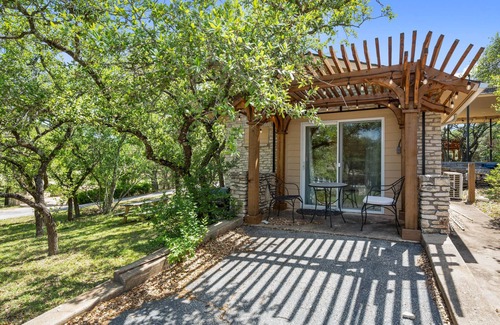 Volente Apartment | Cozy Lake Travis Studio with Pool & Breakfast Near Volente