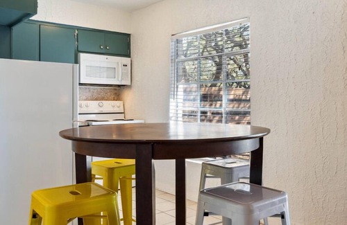 Volente Cabin | Lake Travis Studio w/Waterpark Access! Patio w/Grill+Firepit for Glamping Fun