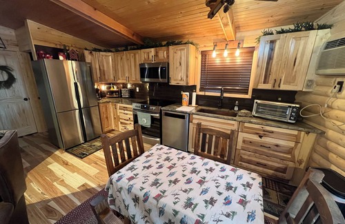 Lake Delton Cabin | Scenic Lake-View 2-Bedroom Cabin Home at Wisconsin Dells