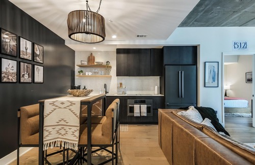 East Cesar Chavez Condo | Lake View 23rd Fl Luxury Condo with Private Balcony & Rooftop Pool