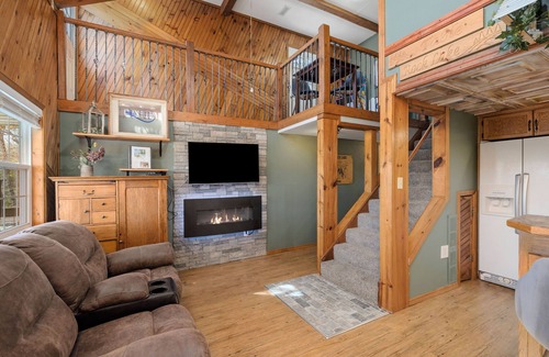 Lampe Ski Chalet | Experience the Lost Wanderer at Table Rock Lake