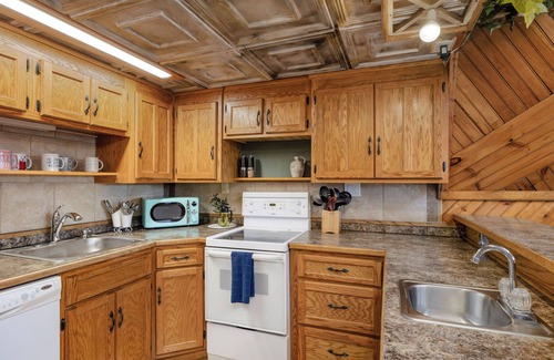 Lampe Ski Chalet | Experience the Lost Wanderer at Table Rock Lake