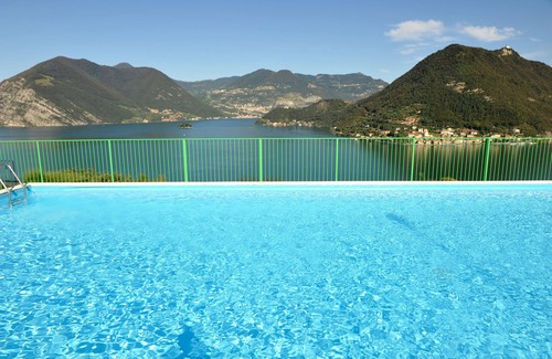 Sulzano Apartment | Breathtaking Lake View with Pool & Family-Friendly Vibes