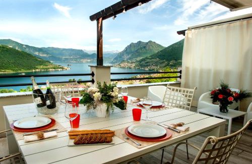 Sale Marasino Apartment | Lake View 49: Oceanfront Escape with Pool & Guest Rating of 9.4