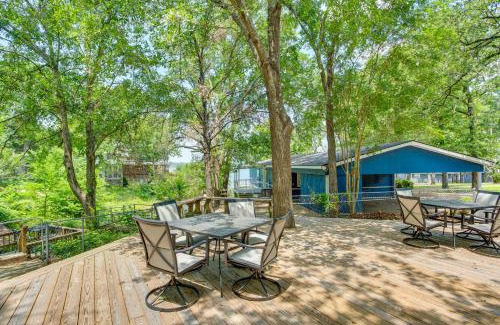 Enchanted Oaks House | Charming Mabank Retreat: Pet-Friendly with Lake View!