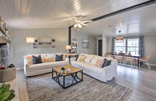 Enchanted Oaks House | Charming Mabank Retreat: Pet-Friendly with Lake View!