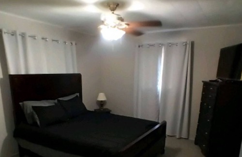 Roach House | Lake View and WiFi