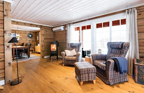 Sykkylven Apartment | Idyllic Lake View Apartment with 4 Bedrooms & Child-Friendly