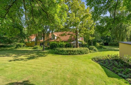 Grindsted Apartment | Scenic Lake View Apartment - 4-Star with Pet Friendly Amenities