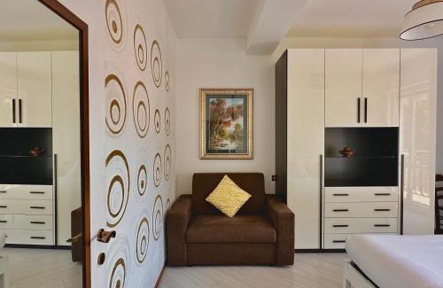 Vassena Apartment | Lake View Apartment - Parking Included