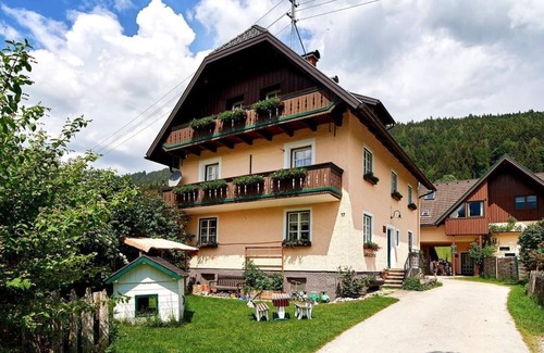 Weissenbach Apartment | Scenic Lake View Apartment with Spa & Kitchen at Abenteuerhof