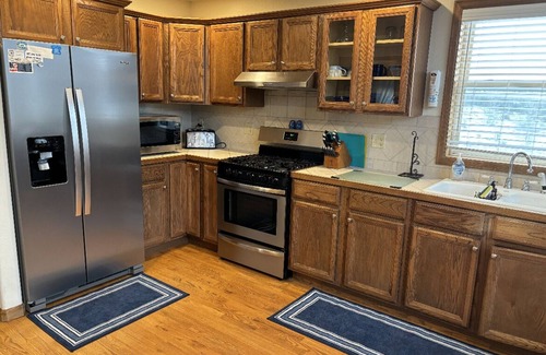 Twin Lakes Ski Chalet | Family-Friendly Lake View at Lone Pine Lodge - Sleeps 6