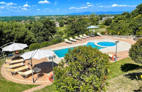 Montefiascone Villa | Lake View Villa in Bolsena: Pool, Jacuzzi & 10/10 Rating!