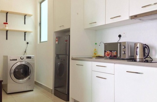 Cyberjaya Apartment | Scenic Lake View at Cybersquare with High-Speed Wifi