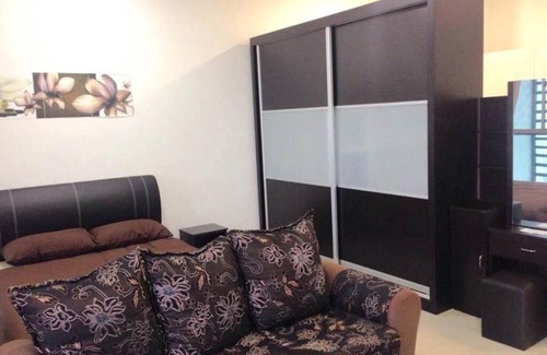 Cyberjaya Apartment | Scenic Lake View at Cybersquare with High-Speed Wifi