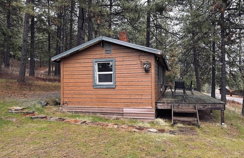 Coeur d'Alene Cabin | Unforgettable Coeur d'Alene Retreat with Lake Views & Spa