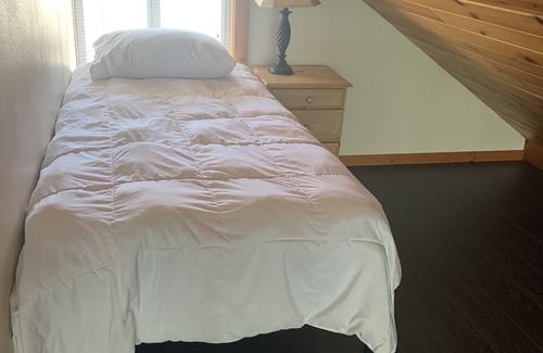 Orondo Cabin | Scenic Lake View Cabin with Pool & Pet-Friendly Amenities