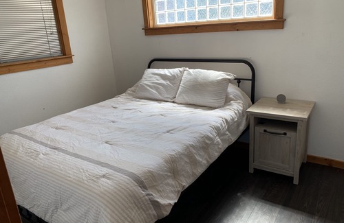 Orondo Cabin | Scenic Lake View Cabin with Pool & Pet-Friendly Amenities
