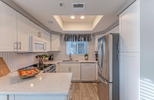 Chandler Condo | Premier Chandler Lake View Condo with Pool & Spa Amenities