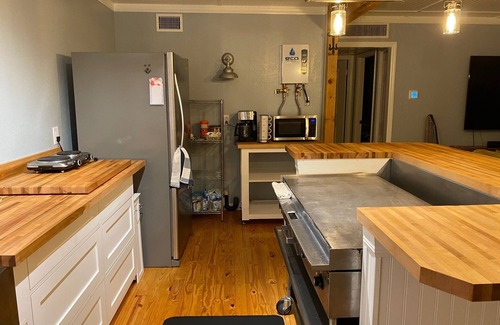 Highland House | Lake View Cottage Getaway with Spa & Pet-Friendly Amenities