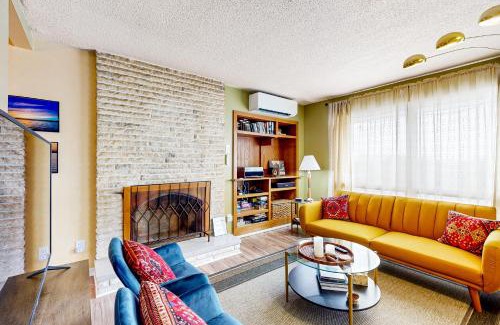 Bemus Point House | Relaxing Lake View Cottage Retreat for Families