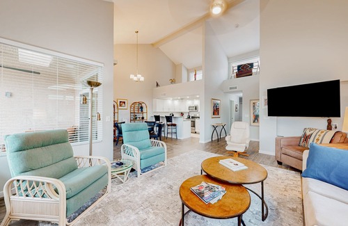 Townhomes On Coral Reef House | Relaxing Lake View Retreat with Pool and Family Amenities