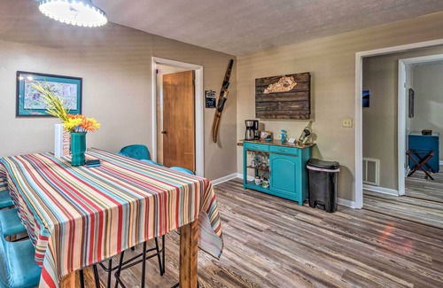 Albany Cottage | Lake View Escape - 1 Mile From Wisdom Dock!