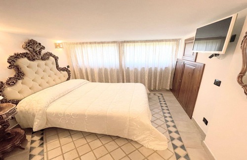 Montefiascone Villa | LAKE VIEW : EXCLUSIVE LUXURY VILLA/POOL+JACUZZI/SLEEPS 20