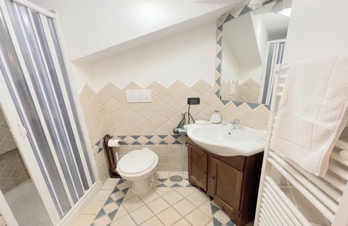 Montefiascone Villa | LAKE VIEW : EXCLUSIVE LUXURY VILLA/POOL+JACUZZI/SLEEPS 20