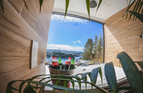Guatape House | Pet-Friendly Lake View Farm with Cozy Independent Apartments