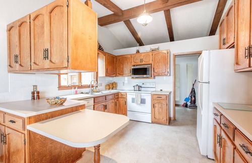 Augusta House | Experience Lake View Grand House: Guest Rated 9.8/10 Stay