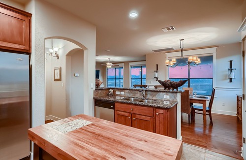 Jonestown House | Lake View @ Hollows Resort: Pools, Pets & Family Fun