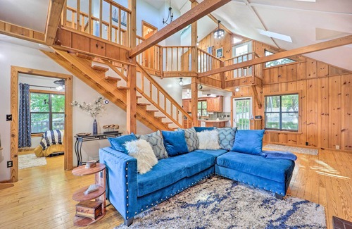 Bernice House | Idyllic Lake-View Bernice House with Deck & Pet-Friendly Amenities
