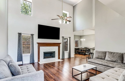 South Side House | Dog-Friendly Lake-View Retreat in Prime South Side Location