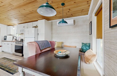 Town of Jerusalem House | Lakefront Retreat with Private Dock & Kayaks - 10/10 Rated