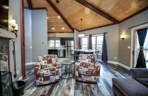 Logan Cabin | Lake View Retreat - Hocking Hills with Pool and Spa Access