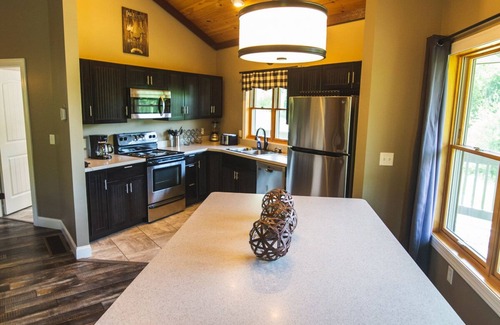Logan Cabin | Lake View Retreat - Hocking Hills with Pool and Spa Access