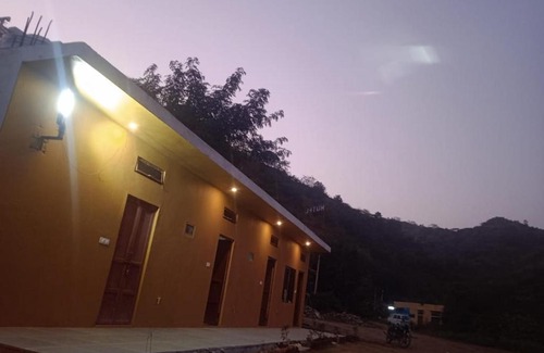 Kumbhalgarh House | Scenic Lake View Hotel: Family-Friendly Retreat Awaits
