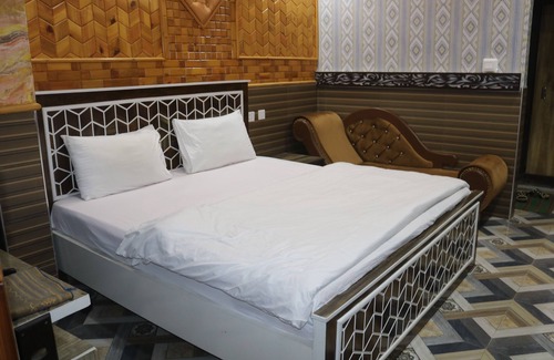Mingora Hotel | Scenic Lake View Hotel with Family-Friendly Amenities