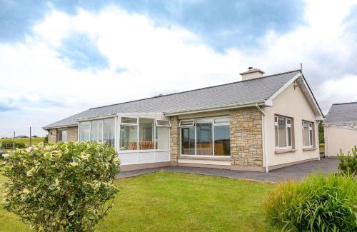 Recess House | Tranquil Lake View House - Family-Friendly & 4-Star Rated