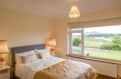 Recess House | Tranquil Lake View House - Family-Friendly & 4-Star Rated