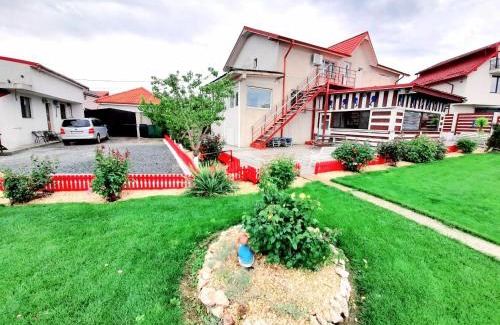 Navodari House | Idyllic Lake View House - Guest Rated 9.4 & Child Friendly