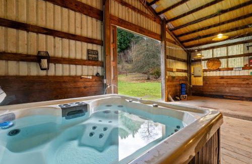 Carver House | Explore the Beauty of Lake View House with Hot Tub Access