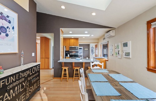 Carver House | Explore Lake View House with 4.5 Acres and Spa Amenities