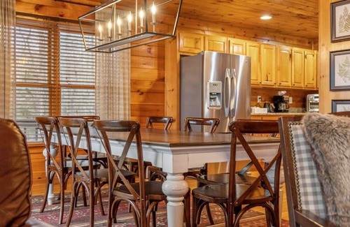 Necowa Cove Cabin | LakeView Lodge: Scenic Views with Hot Tub & Fire Pit