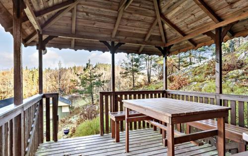 Fargelanda Cabin | Scenic Lake View Lodge for Family-Friendly Getaways